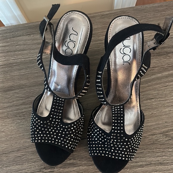 SUGAR SEQUINED VELVET BLACK PLATFORM HEELS IN SIZE 6.5 - Picture 4 of 9